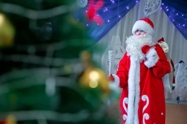 Μπακού Αζερμπαϊτζάν 2018 Άγιος Βασίλης Τραγουδάει Χριστουγεννιάτικα Τραγούδια Εναντίον Άνδρας — Φωτογραφία Αρχείου