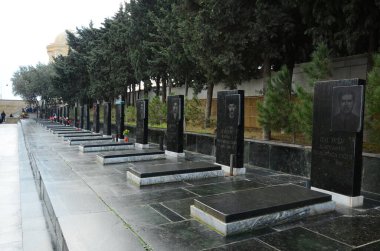 Azerbaycan, Bakü: 13.11.2014. Halk ve Turistler, 20 Ocak trajedisinin yıldönümünde Sovyet Ordusu 'nun 1990 yılında Bakü' ye saldırıp 137 kişinin ölümüne, 744 kişinin yaralanmasına neden olduğu Şehitler Sokağı 'nı ziyaret etti. .