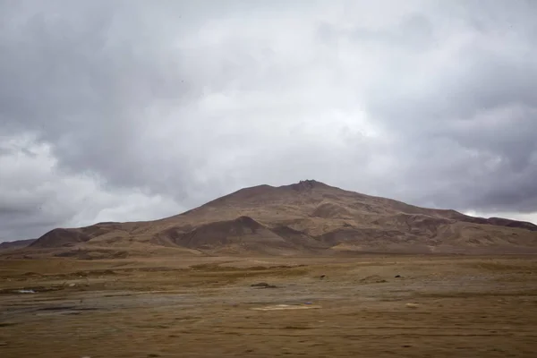 Grande Sabbia Gialla Deserto Cielo Blu Natura Terreno Desertico Montagnoso — Foto Stock