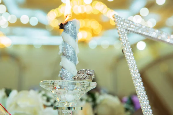 Bruiloftsfeest Vrouw Echtgenoot Dansen Ringen Kampaigne Handen Kaarsen Elegant Ring — Stockfoto