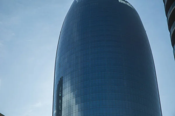 Baku Azerbaijan 2020 Clouds Reflected Windows Modern Office Building Modern — Stock Photo, Image