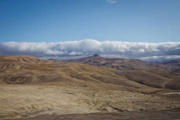 Grande Sabbia Gialla Deserto Cielo Blu Natura Terreno Desertico Montagnoso — Foto Stock