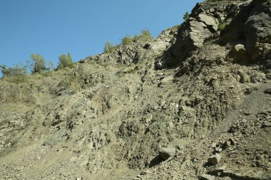 Azerbaycan. Lahic, Ismayilli. - 26.08. 2016 yılı. Azerbaycan 'ın İsmayilli bölgesindeki Lahiç köyüne giden dağlık yol, arabayla.