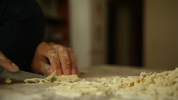 Şef Yumurtalı Erişte Yaptığı Üst Düzey Eller Sahne Makarna Makarna — Stok video