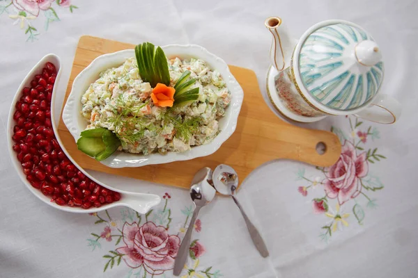 Salad Ibukota Azerbaijan Piring Modal Salad Salad Mayonnaise Papan Kayu — Stok Foto