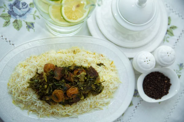 Arroz Plato Blanco Limón Rodajas Tazón Sal Cerámica Blanca Pimienta —  Fotos de Stock