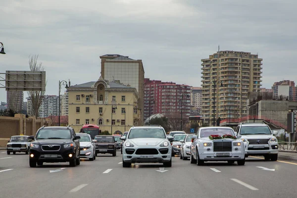 Baku Aserbaidschan 2017 Weiße Luxusautos Parkten Zur Hochzeit Luxusviertel Der — Stockfoto