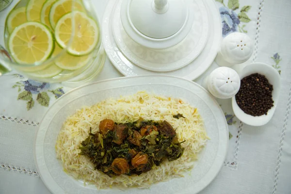 Arroz Plato Blanco Limón Rodajas Tazón Sal Cerámica Blanca Pimienta — Foto de Stock