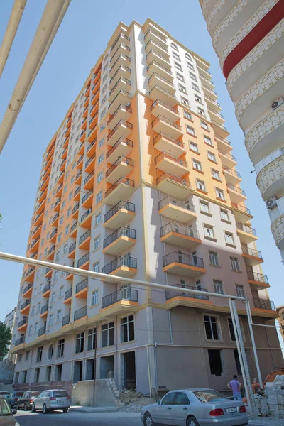 Azerbaiyán Bakú 2017 Fachada Moderno Edificio Naranja Residencial Varios Pisos —  Fotos de Stock