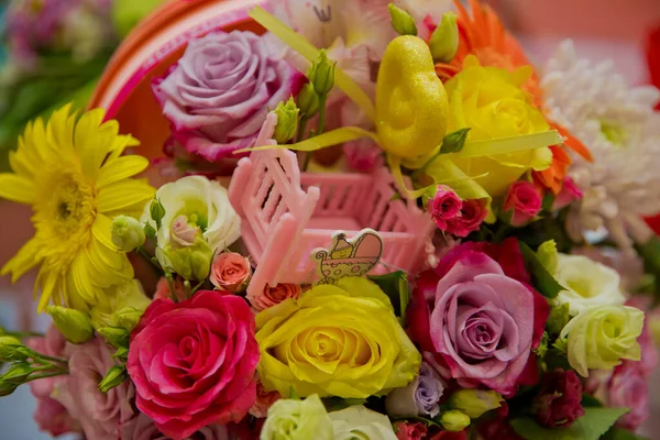 Ramo Para Nacimiento Niño Ramillete Carruajes Rosa Flores Colores Flores — Foto de Stock