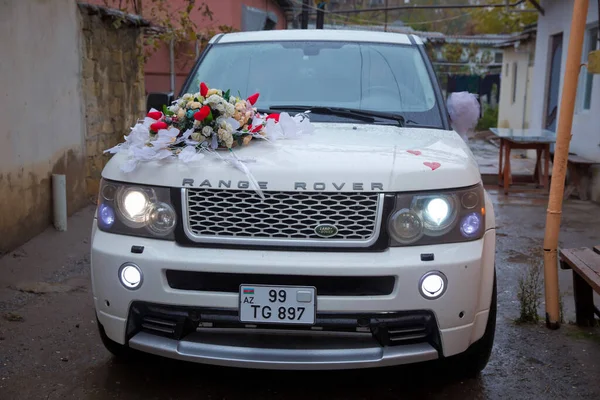 Baku Aserbaidschan 2017 Weiße Luxus Range Rover Autos Parken Luxusviertel — Stockfoto