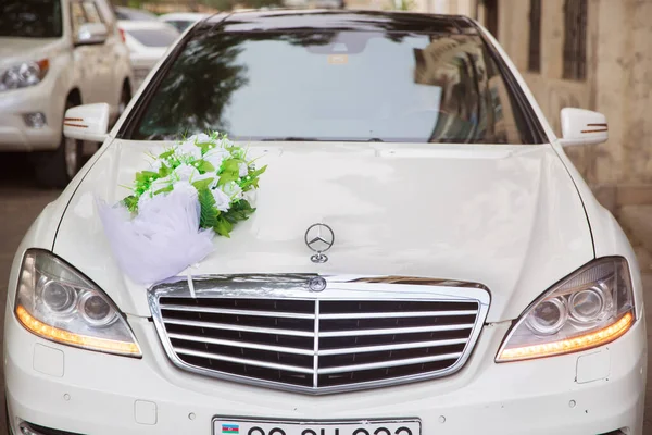 Baku Azerbaigian 2017 Una Macchina Bianca Presa Matrimonio Auto Lusso — Foto Stock