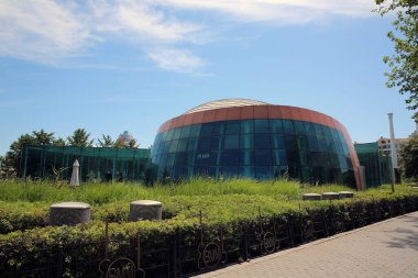 Bakü, Azerbaycan - 11,06,2019: Azerbaycan Uluslararası Mugham Merkezi, Azerbaycan sanat ve müzik merkezinin merkezi, Azerbaycan müziğinin spesifik türünü tanıtma, koruma ve popülerleştirme amaçlı