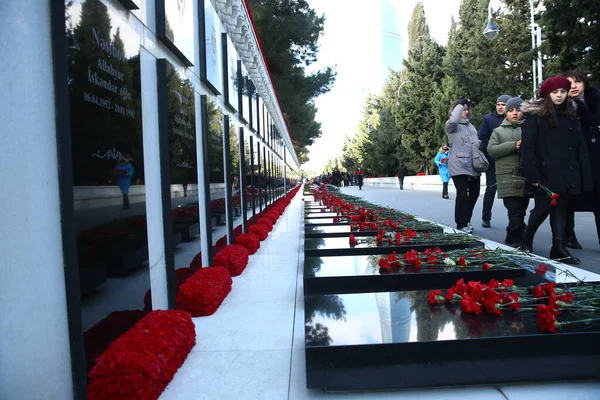 Azerbaiyán Bakú Enero 2020 Personas Visitando Callejón Los Mártires Aniversario — Foto de Stock