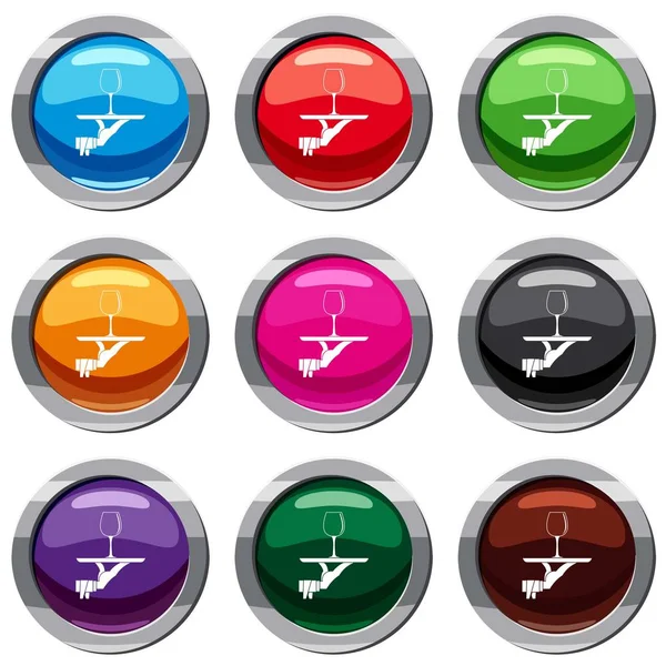 Garson el ile şarap cam tepsi tutarak 9 koleksiyonu ayarla