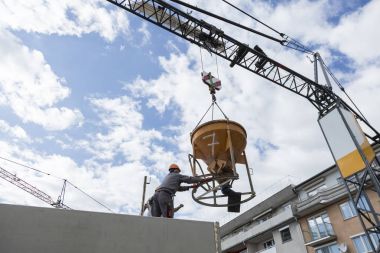 Beton dökme inşaat işçileri