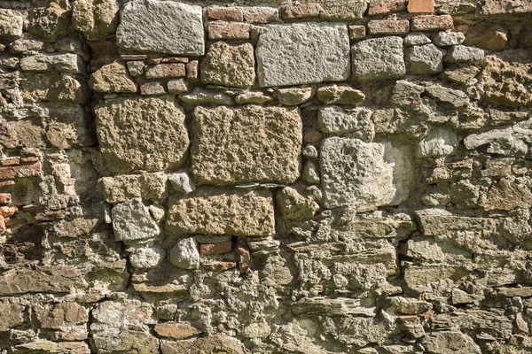Античная натуральная каменная стена — стоковое фото