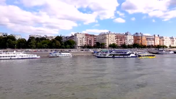 Comfortable yellow bus Tour floating on river Danube. Amphibian bus floating on the river towards the cityscape of Budapest, Hungary. — Stock Video