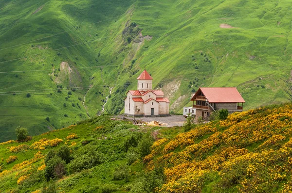 Ορθόδοξη Εκκλησία για τον προορισμό Gudauri, γεωργία. — Φωτογραφία Αρχείου