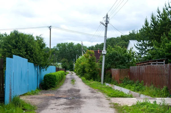 Yaz, Rusya köyde toprak yol