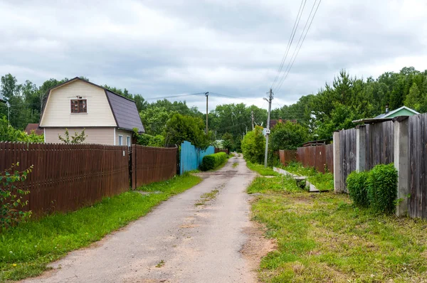 Yaz, Rusya köyde toprak yol