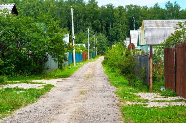 Yaz, Rusya köyde toprak yol