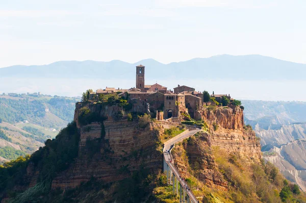 Prachtig panoramisch uitzicht op de beroemde Civita di Bagnoregio, Lazio, Italië — Stockfoto