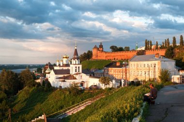 Nizhny Novgorod, Rusya Federasyonu - 05 Ağustos 2017: Görünüm İlyas Peygamber Kilisesi, arka planda Kremlin'in, Nijniy Novgorod, Rusya Federasyonu