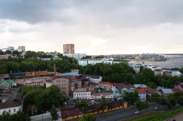 Vista del centro de Nizhny Novgorod desde el Kremlin. Nizhny Novgorod. Rusia — Foto de Stock