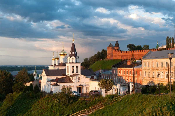 Görünüm İlyas Peygamber Kilisesi, arka planda Kremlin'in, Nijniy Novgorod, Rusya Federasyonu