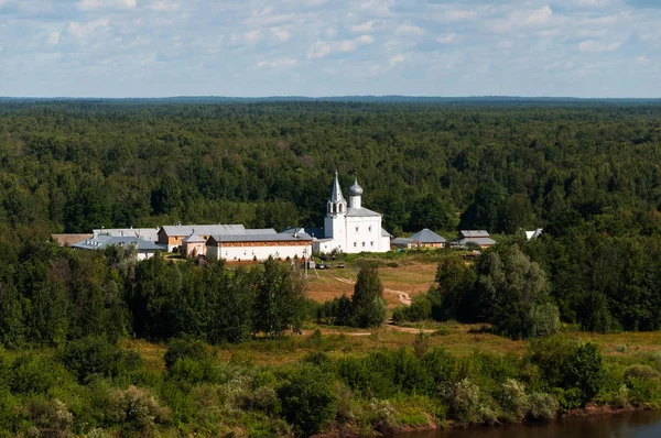 Panarama widok na klasztor kobieta znamieński w lecie, Gorokhovets, Rosja — Zdjęcie stockowe