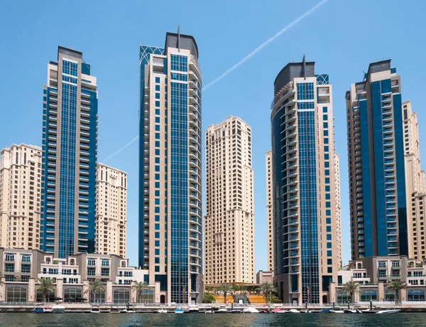 Dubai, Egyesült Arab Emírségek - május 5,2017: Modern épületek, Dubai Marina, 2017. május 5., Dubai, Egyesült Arab Emírségek. — Stock Fotó