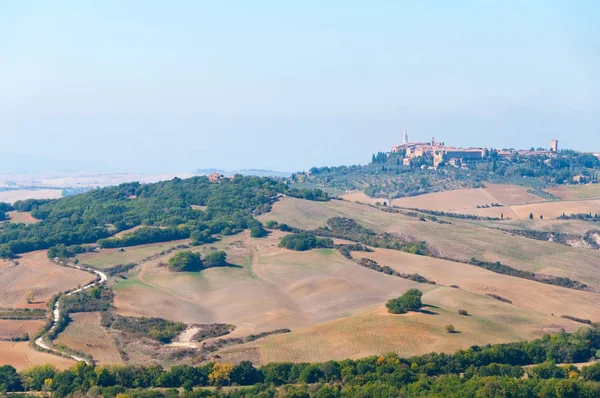 Szép őszi táj, a Val dorcia a háttérben Pienza Toszkána, Olaszország — Stock Fotó