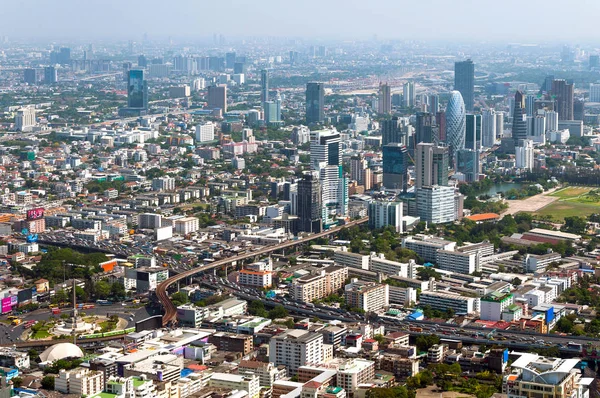 BANGKOK, THAÏLANDE - 21 AVRIL 2017 : Vue aérienne panoramique sur Bangkok par une belle matinée de printemps. Bangkok, Thaïlande . — Photo