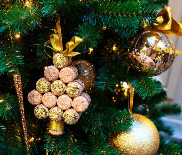 MOSCOW, RÚSSIA - DEZEMBRO 3, 2017: Árvore de Ano Novo de Abrau Durso. Ano Novo e decoração de Natal da GUM em Moscou, Rússia . — Fotografia de Stock