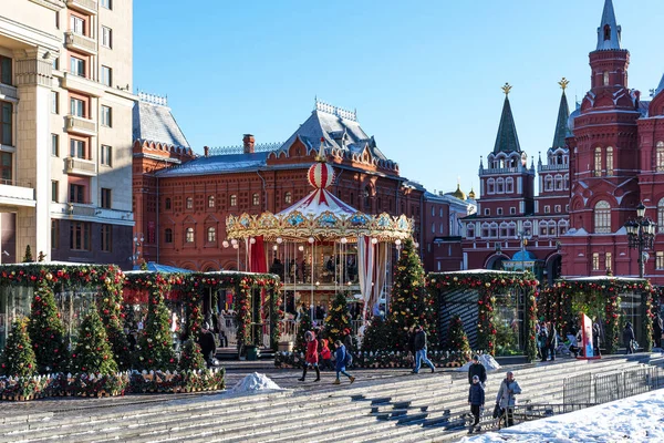 Moscow, Russia - January 9, 2018: Moscow Festival Journey to Christmas . Illuminated New Year trees on Manezhnaya Square in front of Historical Museum — Stock Photo, Image