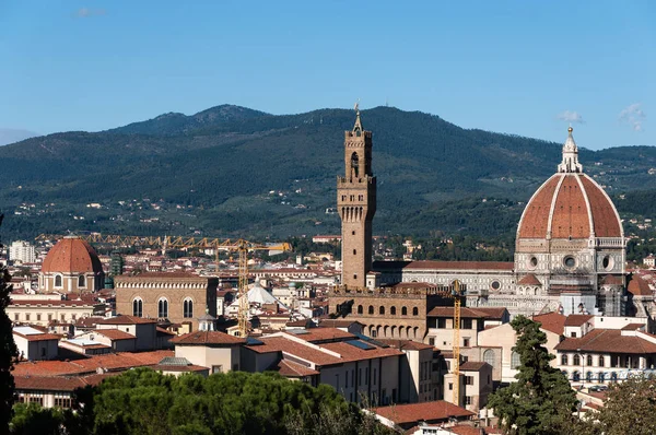 Όμορφη πανοραμική θέα από τον καθεδρικό ναό της Santa Maria del Fiore και το Palazzo Vecchio της Φλωρεντίας — Φωτογραφία Αρχείου