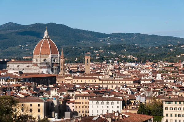 Bela vista panorâmica da Catedral de Santa Maria del Fiore em Florença — Fotografia de Stock