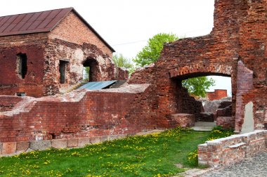 Yok edilen tuğla duvar Brest Kalesi