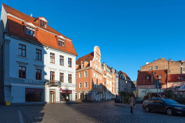 Riga, Letonia - 28 de octubre de 2019: Hermosa vista a la calle del viejo Riga, Letonia . — Foto de Stock