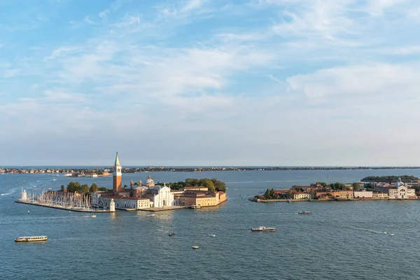 Панорамный вид на Сан Джорджо Маджоре в Венеции, Италия . — стоковое фото