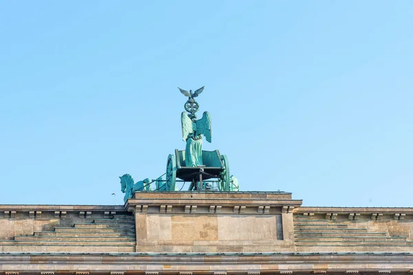 Quadriga op de Brandenburger Tor in Berlijn, Duitsland. — Stockfoto