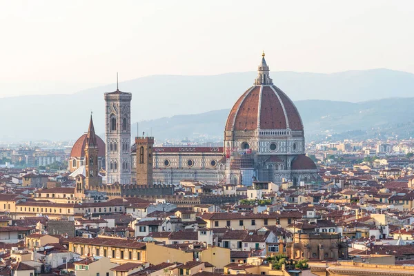 Güzel panoramik Santa Maria del Fiore Katedrali ve Palazzo Vecchio, Florence, İtalya. — Stok fotoğraf