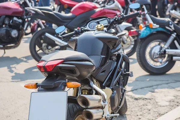Motorfietsen op parking — Stockfoto
