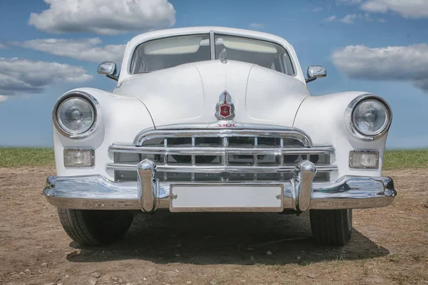 Vintage Soviet Russian car — Stock Photo, Image