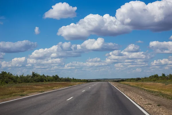 Estrada e céu — Fotografia de Stock