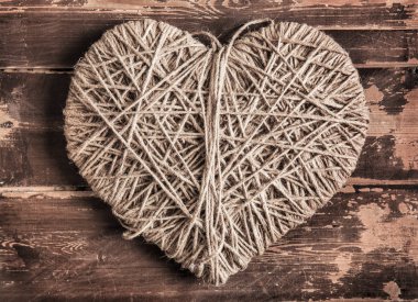 ip ile yara kalp simgesi