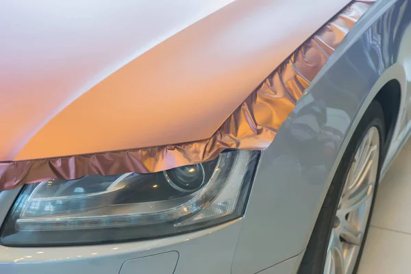Collage du plastique carbonique voiture — Photo