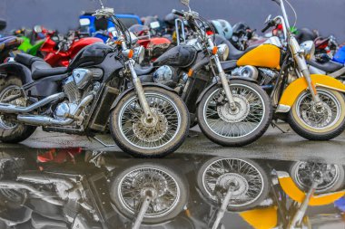 motosiklet üzerinde park