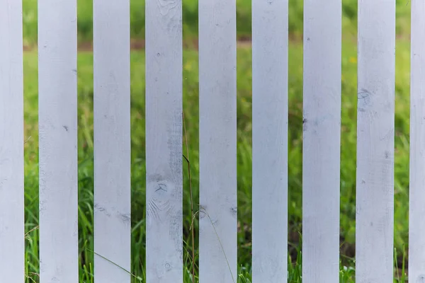 Grijze houten hek — Stockfoto